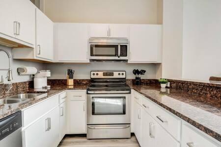 Cozysuites - 2Br With Direct Skybridge Access #5 인디애나폴리스 외부 사진