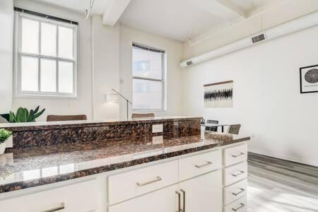 Cozysuites - 2Br With Direct Skybridge Access #5 인디애나폴리스 외부 사진