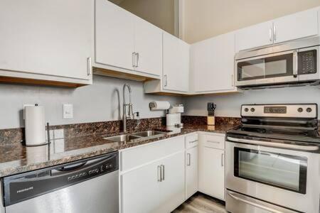 Cozysuites - 2Br With Direct Skybridge Access #5 인디애나폴리스 외부 사진