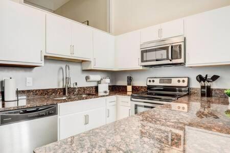 Cozysuites - 2Br With Direct Skybridge Access #5 인디애나폴리스 외부 사진