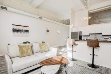 Cozysuites - 2Br With Direct Skybridge Access #5 인디애나폴리스 외부 사진